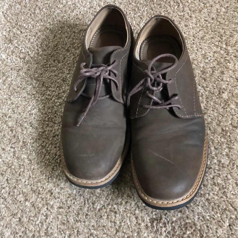 Boys shoes